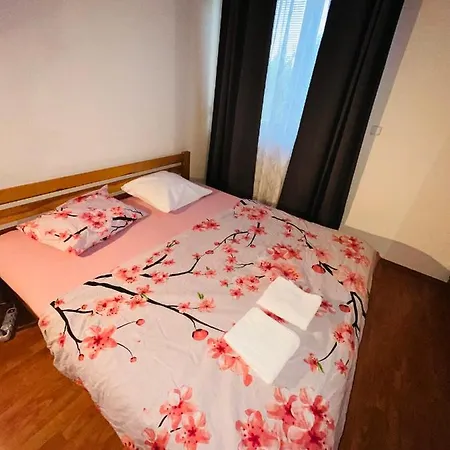 Lovely Homestay In Πράγα