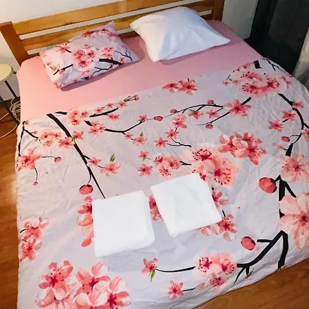 Lovely Homestay In Δωμάτια σε οικογενειακή κατοικία Πράγα